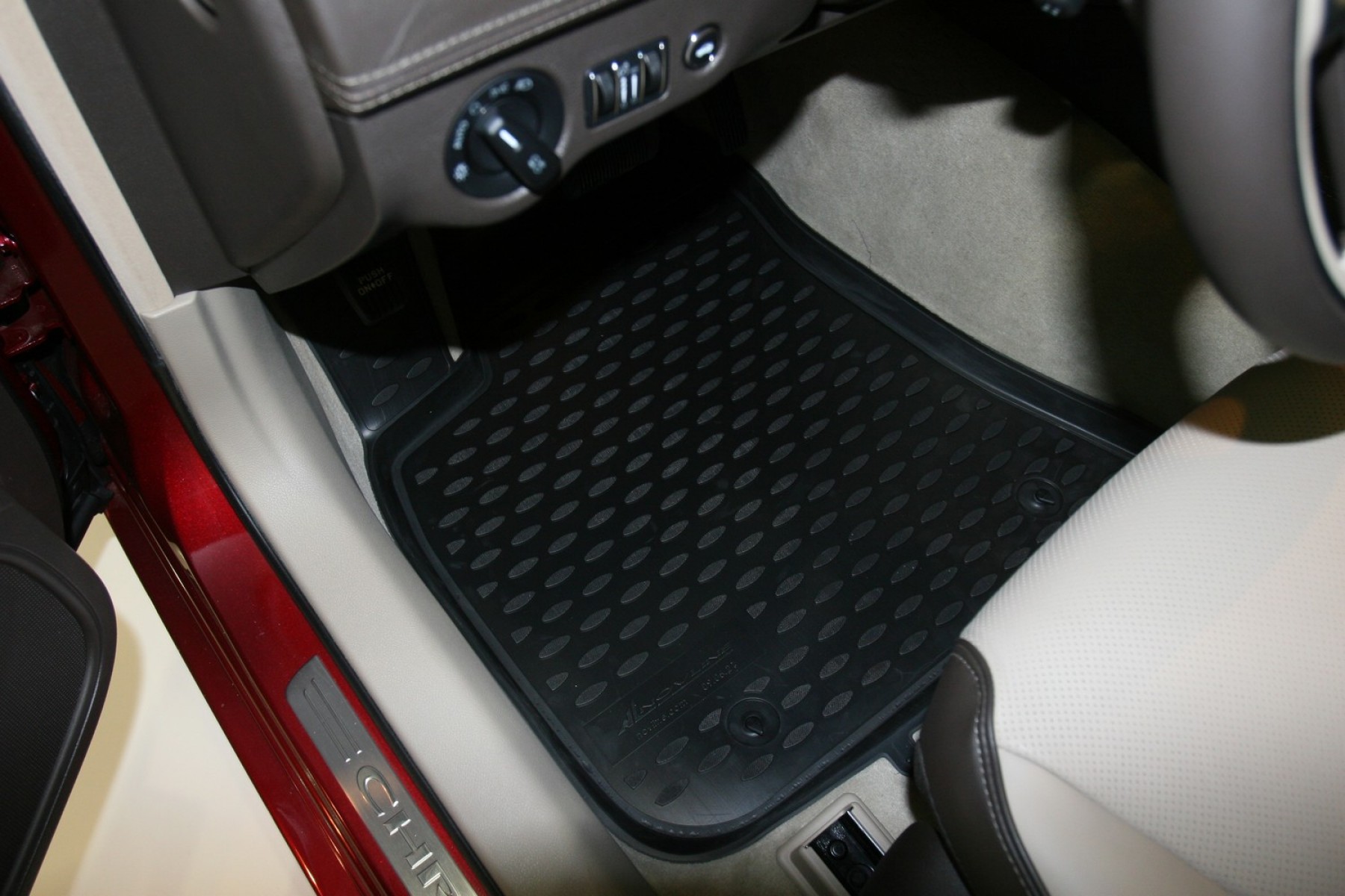 Kaiser Chrysler 300C 3D Havuzlu Paspas 2011- sonrası