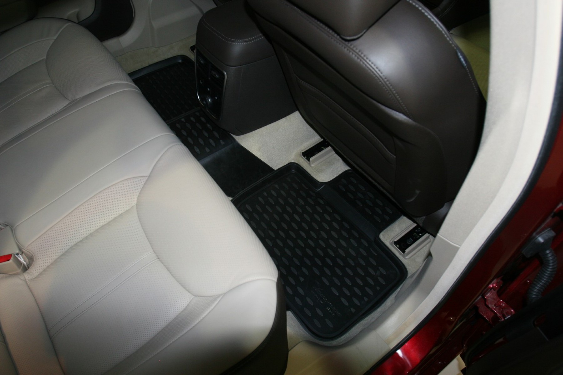 Kaiser Chrysler 300C 3D Havuzlu Paspas 2011- sonrası