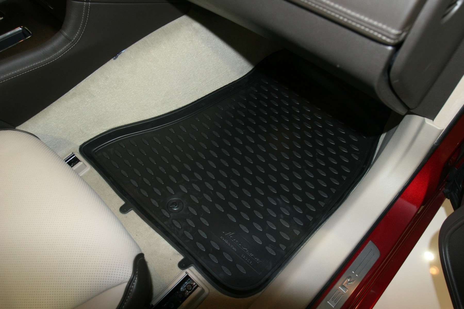 Kaiser Chrysler 300C 3D Havuzlu Paspas 2011- sonrası