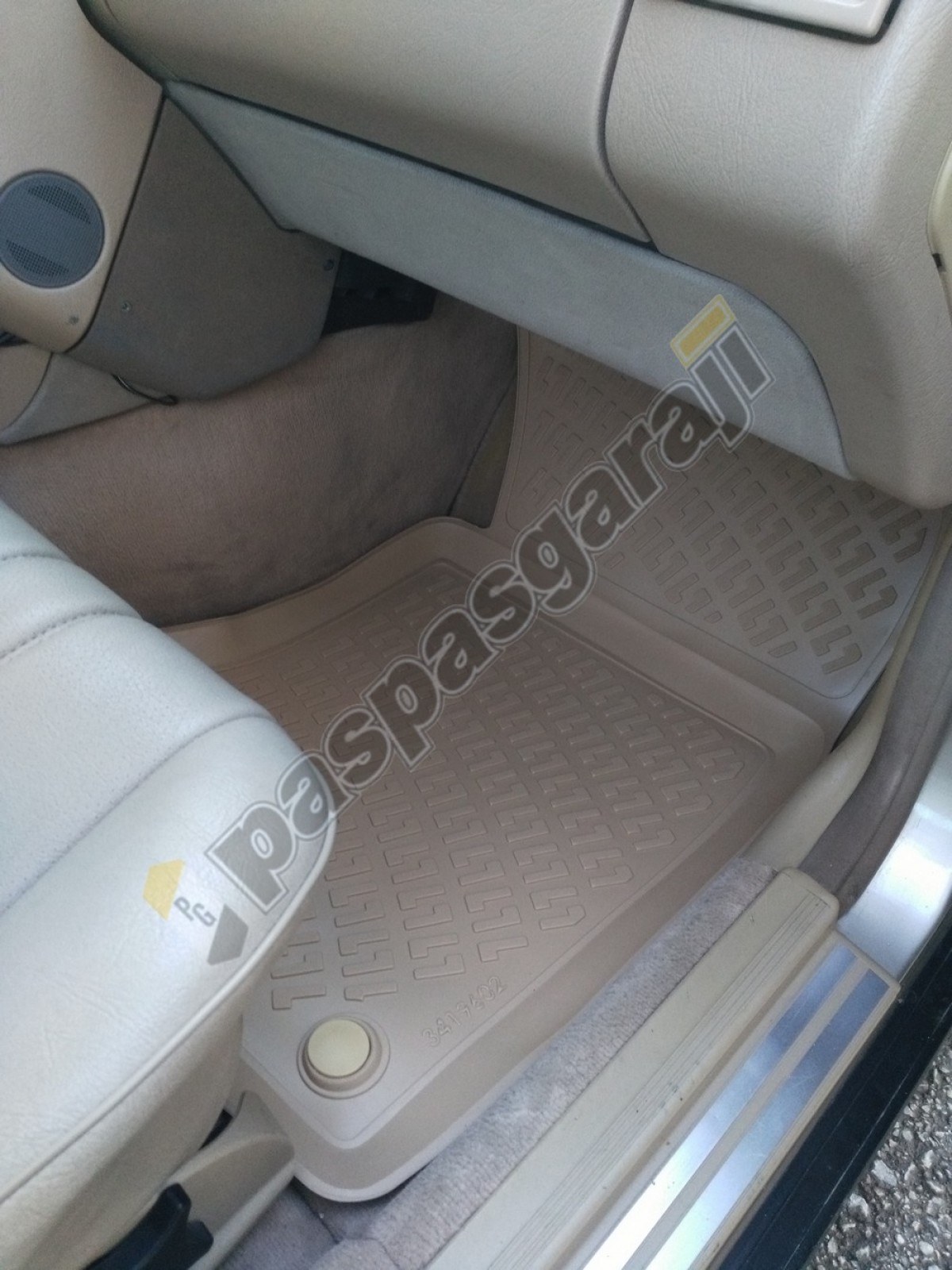 Kaiser Mercedes E Serisi w210 3D BEJ Havuzlu Paspas,1995-2002 Arası Kaiser Mercedes E Serisi w210 3D BEJ Havuzlu Paspas,1995-2002 Arası