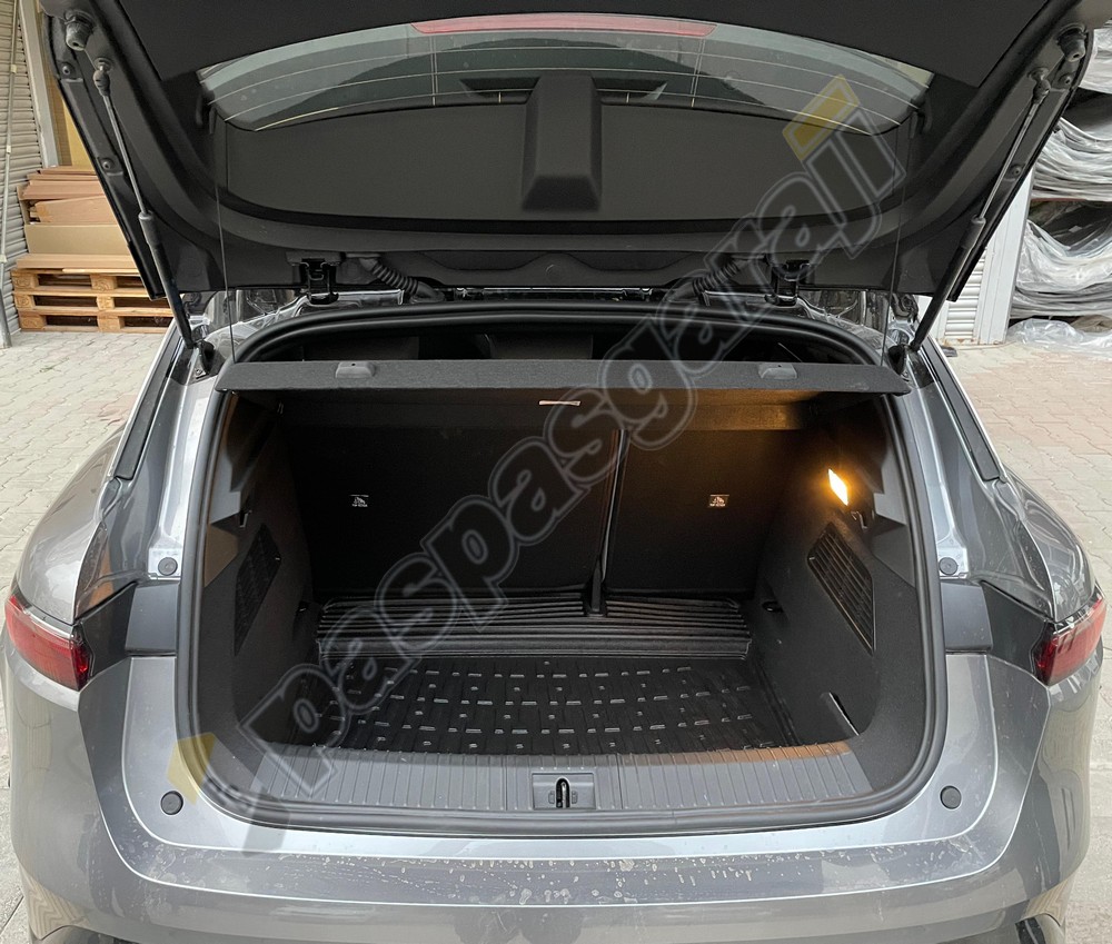 Kaiser Renault Megane E-TECH Bagaj Havuzu, 2022- Kaiser Renault Megane E-TECH Bagaj Havuzu, 2022-