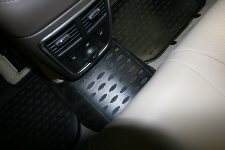 Kaiser Chrysler 300C 3D Havuzlu Paspas 2011- sonrası