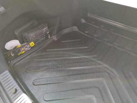 Mercedes C Serisi Sedan W205 Rampalı ve Kulaklı Bagaj Havuzu 2014-2021 Arası