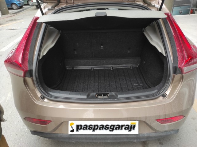 Paspasgaraji Volvo V40 ALT Kademe Bagaj Havuzu, 2012-2019