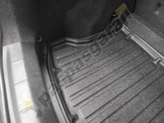Paspasgaraji Volvo V40 ALT Kademe Bagaj Havuzu, 2012-2019